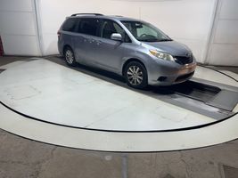 2011 TOYOTA SIENNA LE
