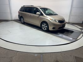 2011 TOYOTA SIENNA LE 8 PASSENGER