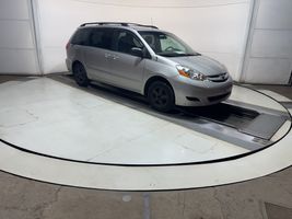 2010 TOYOTA SIENNA LE