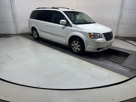 2010 CHRYSLER TOWN & COUNTRY TOURING