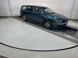 2002 VOLVO V70 BASE