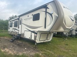 2019 KEYSTONE MONTANA 5TH WHEEL  