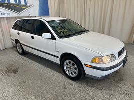 2000 VOLVO V40 
