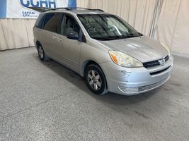 2005 TOYOTA SIENNA 