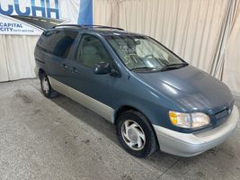 2000 TOYOTA SIENNA 