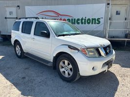 2010 NISSAN PATHFINDER SE