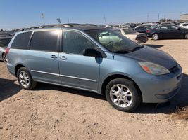 2005 TOYOTA SIENNA LE