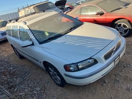 2002 VOLVO V70 BASE