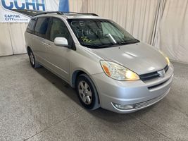 2004 TOYOTA SIENNA 