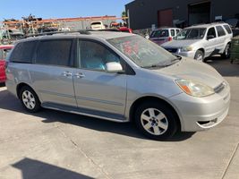 2004 TOYOTA SIENNA 