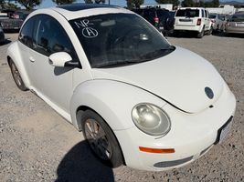 2009 VOLKSWAGEN NEW BEETLE 