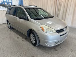2004 TOYOTA SIENNA 