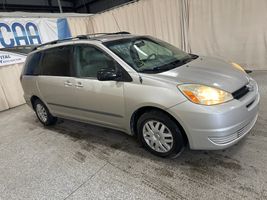 2004 TOYOTA SIENNA 