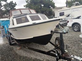  FISHING BOAT FIBERGLASS 
