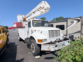 1998 INTERNATIONAL BUCKET TRUCK 