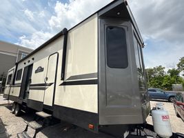 2019 KEYSTONE RV CROSSROADS 