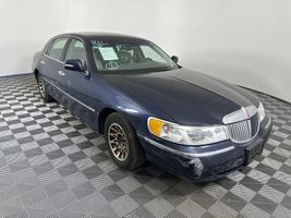2001 LINCOLN TOWN CAR 