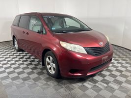 2012 TOYOTA SIENNA 