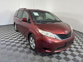 2014 TOYOTA SIENNA LE