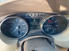 2006 MERCEDES-BENZ R CLASS R500