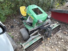  JOHN DEERE ZTRAK LAWN MOWER (GREEN) JOHN DEERE , 2653 A