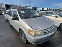 2001 TOYOTA SIENNA LE