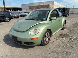 2004 VOLKSWAGEN NEW BEETLE 