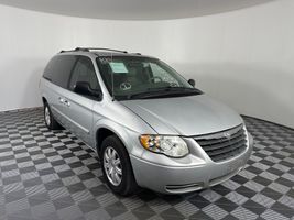 2006 CHRYSLER TOWN & COUNTRY 