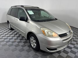 2005 TOYOTA SIENNA 