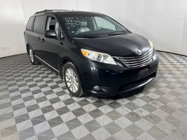 2011 TOYOTA SIENNA 