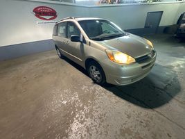 2005 TOYOTA SIENNA 