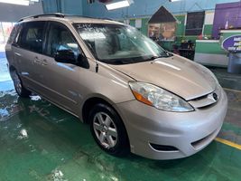 2009 TOYOTA SIENNA