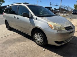 2005 TOYOTA SIENNA LE