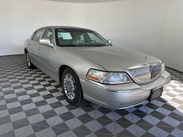 2006 LINCOLN TOWN CAR 